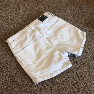White denim American Eagle shorts